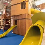 6 Person In Apartman