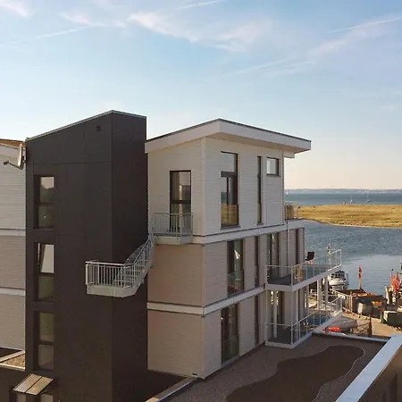 6 Person In Apartman