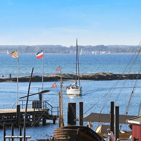 6 Person In アパート