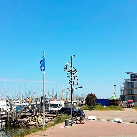 アパート 6 Person In *