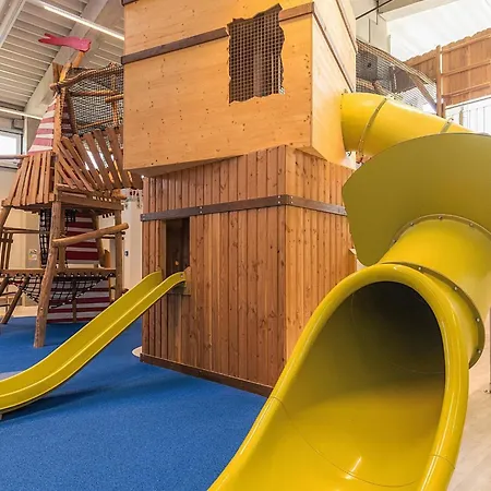 6 Person In アパート