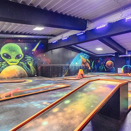 アパート 6 Person In *